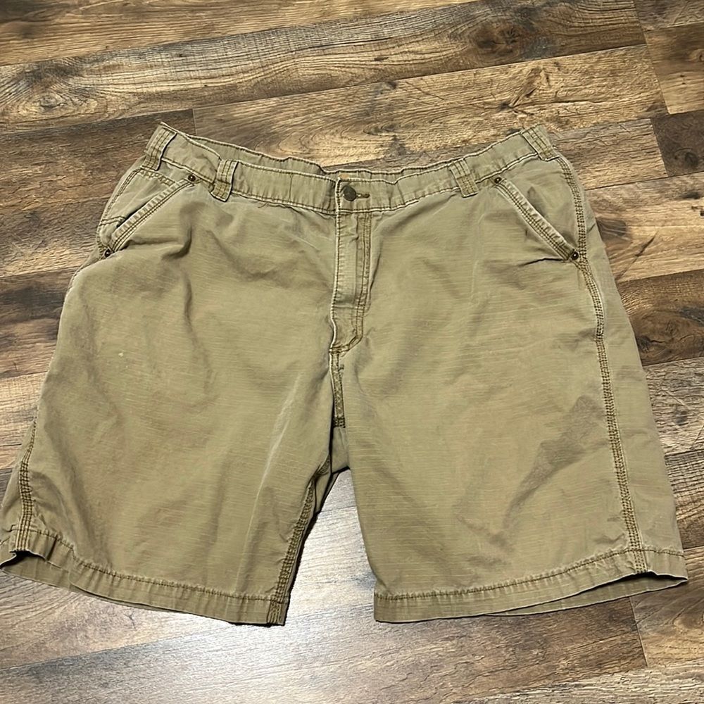 Carhartt relaxed fit shorts size 42
